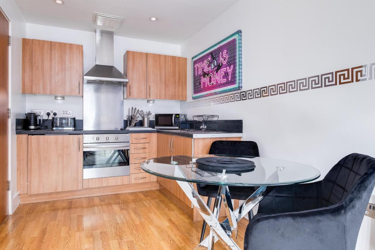 Maevela Apartments - Arcadian Versace Themed Apt ☆ Huge Balcony / Free Parking → Free Netflix -2 Min Walk From Birmingham Hippodrome Theatre, Arcadian, China Town, Sidewalk Club, Gay Village, 5 Mins From New Street Train Station - Birmingham Grand Ce Exterior photo